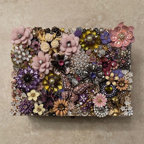 Jewelry - Floral Embellished Clutch